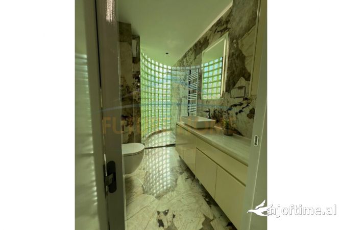 Shtepi me qera Apartament ne Tirane, 2+1, Mobilimi E mobiluar, Pagesa 2,300  Euro.