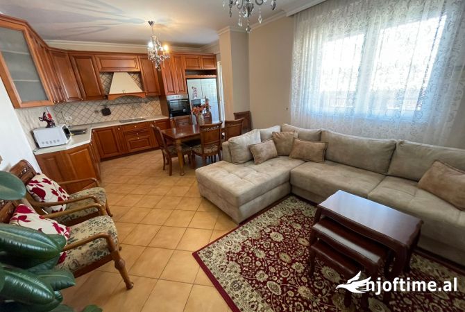 Shtepi me qera 2+1 ne Tirane - 1,200 Euro