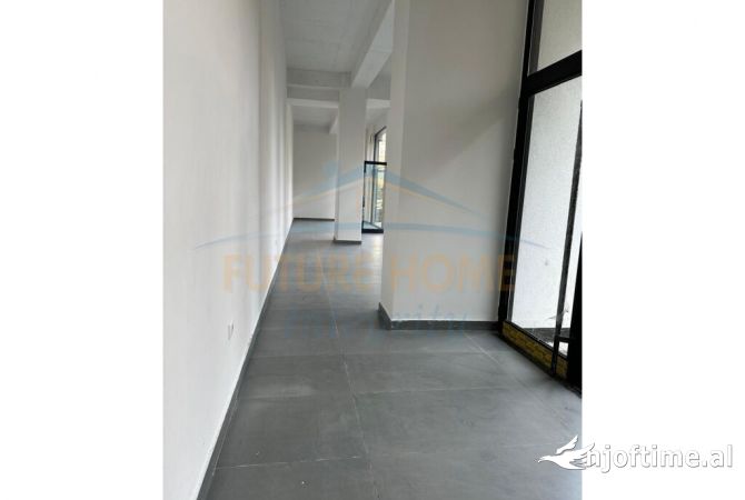Ambient biznesi me qera 3+1 ne Tirane - 1,200 Euro