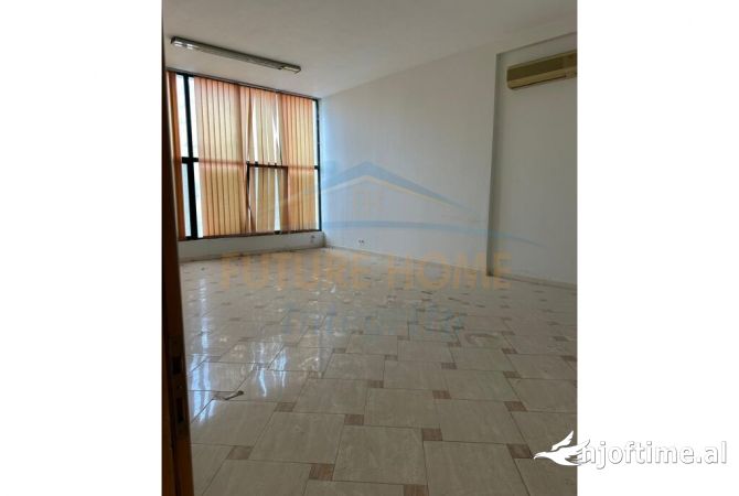 Ambient biznesi me qera 3+1 ne Tirane - 1,900 Euro