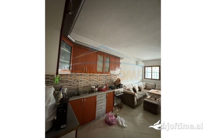 Shtepi me qera Apartament ne Tirane, 1+1, Mobilimi E mobiluar, Pagesa 320  Euro.