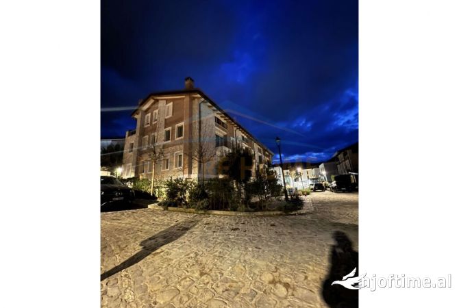 Shtepi me qera 2+1 ne Tirane - 1,200 Euro