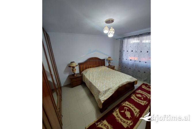 Shtepi ne shitje Apartament ne Tirane, 2+1, Mobilimi Pjeserisht e mobiluar, Pagesa 188,000  Euro.