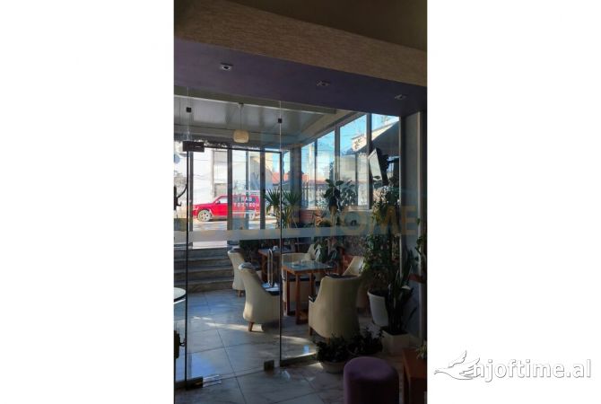 Ambient biznesi me qera 2+1 ne Tirane - 800 Euro