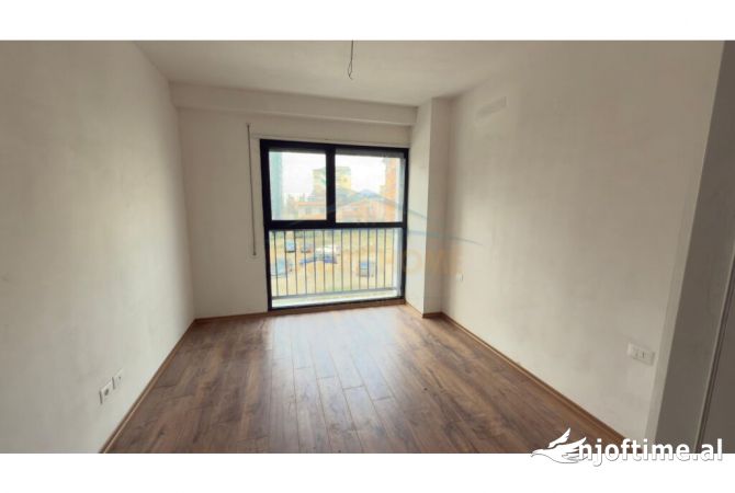 Shtepi ne shitje Apartament ne Tirane, 2+1, Mobilimi Bosh, pa mobiluar, Pagesa 232,000  Euro.