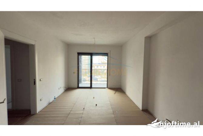 Shtepi ne shitje Apartament ne Tirane, 2+1, Mobilimi Bosh, pa mobiluar, Pagesa 232,000  Euro.