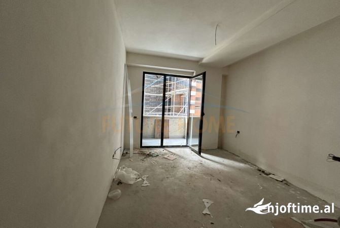 Shtepi ne shitje Apartament ne Tirane, 2+1, Mobilimi Bosh, pa mobiluar, Pagesa 116,760  Euro.