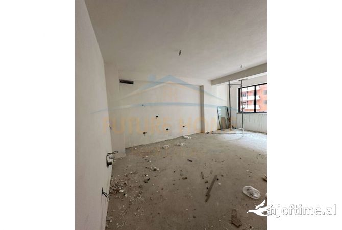 Shtepi ne shitje Apartament ne Tirane, 2+1, Mobilimi Bosh, pa mobiluar, Pagesa 116,760  Euro.