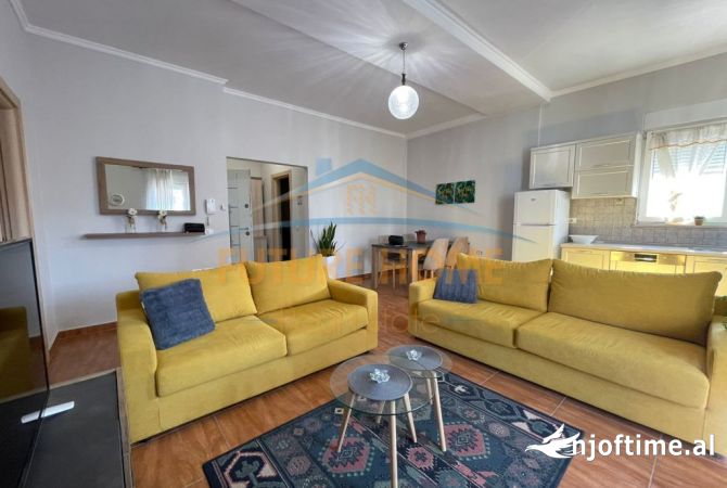 Shtepi me qera 2+1 ne Tirane - 800 Euro