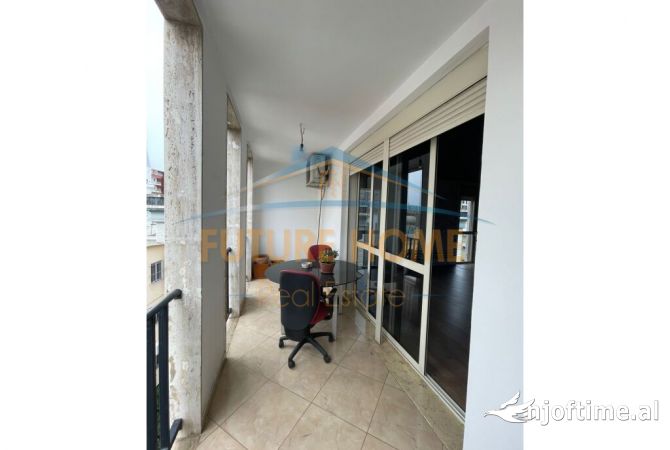 Ambient biznesi me qera 3+1 ne Tirane - 700 Euro