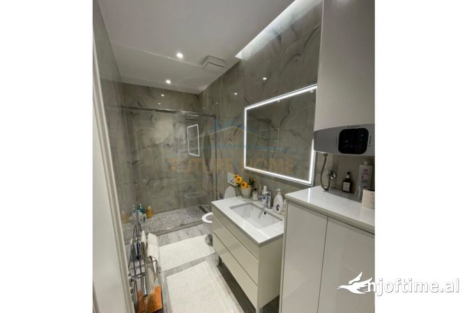 Shtepi ne shitje Apartament ne Tirane, 2+1, Mobilimi E mobiluar, Pagesa 150,000  Euro.