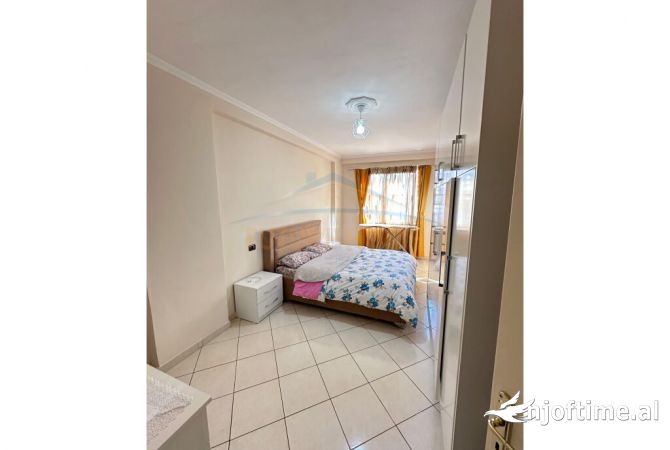 Shtepi ne shitje Apartament ne Tirane, 2+1, Mobilimi E mobiluar, Pagesa 138,000  Euro.