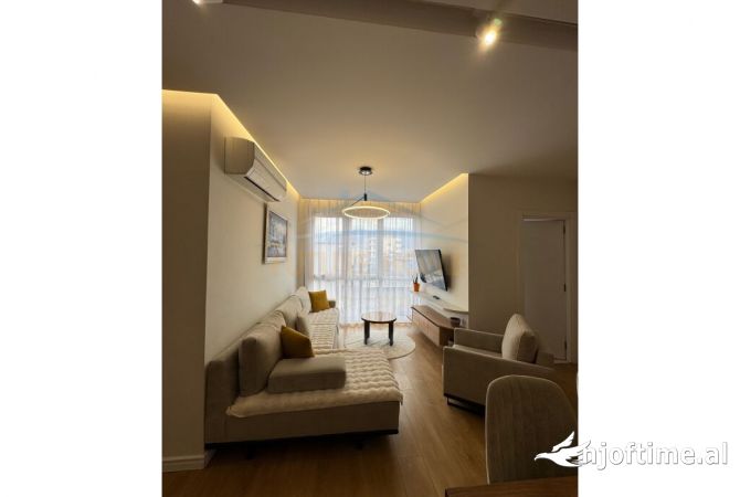 Shitet Apartament 2+1Selite