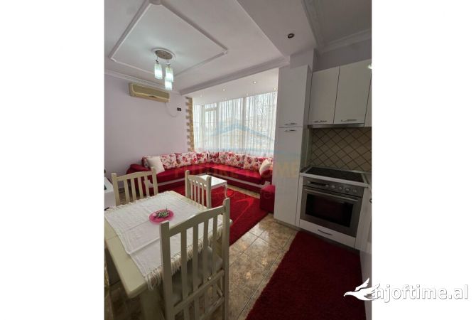 Shtepi me qera Apartament ne Tirane, 2+1, Mobilimi E mobiluar, Pagesa 600  Euro.