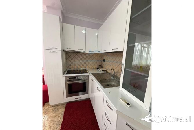 Shtepi me qera Apartament ne Tirane, 2+1, Mobilimi E mobiluar, Pagesa 600  Euro.