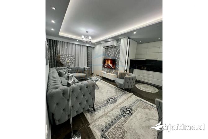 Shtepi ne shitje Apartament ne Tirane, 2+1, Mobilimi E mobiluar, Pagesa 300,000  Euro.