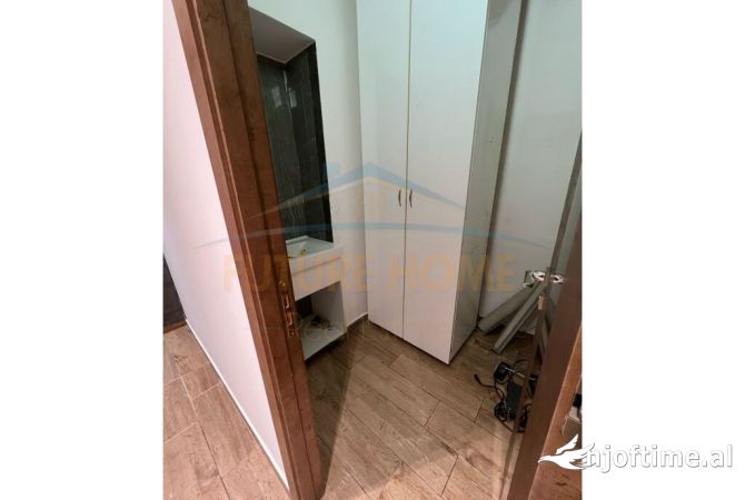 Ambient biznesi me qera 3+1 ne Tirane - 1,000 Euro