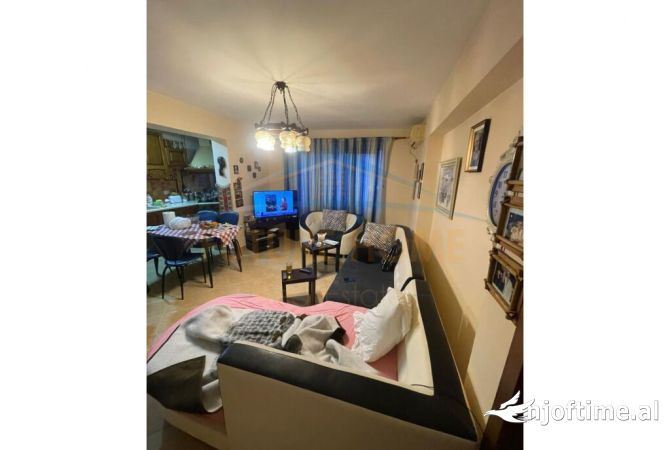 Shtepi ne shitje 1+1 ne Tirane - 300,000 Euro