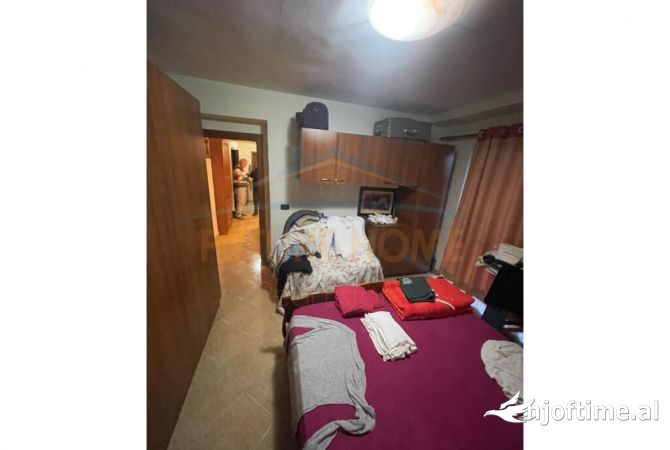 Shtepi ne shitje Apartament ne Tirane, 1+1, Mobilimi E mobiluar, Pagesa 300,000  Euro.