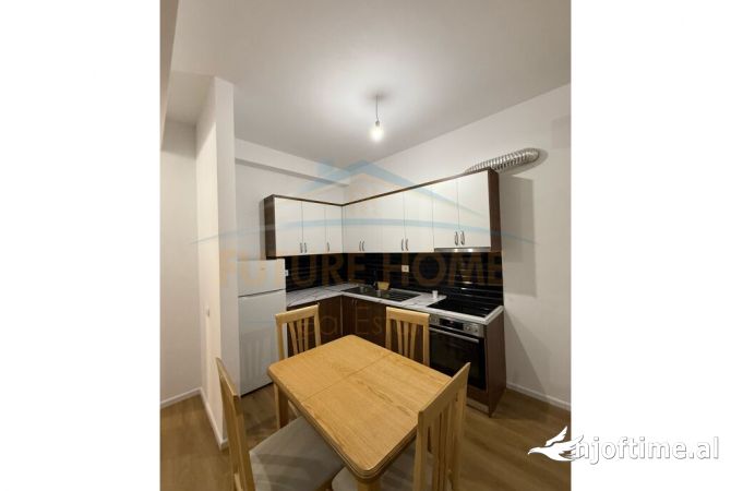 Shtepi me qera Apartament ne Tirane, 2+1, Mobilimi E mobiluar, Pagesa 550  Euro.