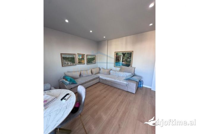 Shtepi ne shitje Apartament ne Tirane, 1+1, Mobilimi E mobiluar, Pagesa 135,000  Euro.