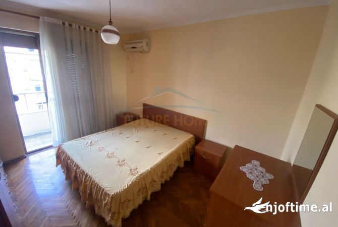 Shtepi ne shitje Apartament ne Tirane, 3+1, Mobilimi E mobiluar, Pagesa 140,000  Euro.