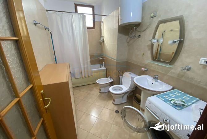 Shtepi ne shitje Apartament ne Tirane, 3+1, Mobilimi E mobiluar, Pagesa 140,000  Euro.