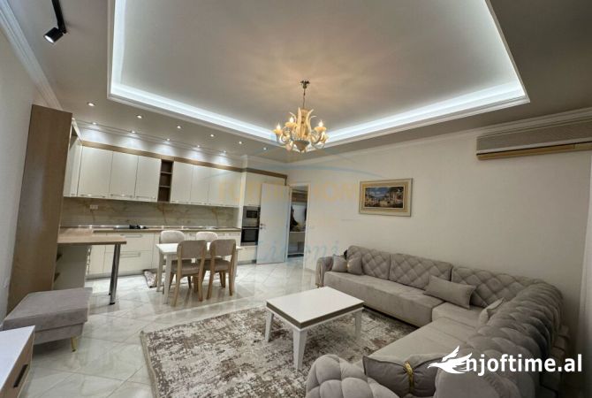Shtepi ne shitje Apartament ne Tirane, 3+1, Mobilimi E mobiluar, Pagesa 227,000  Euro.