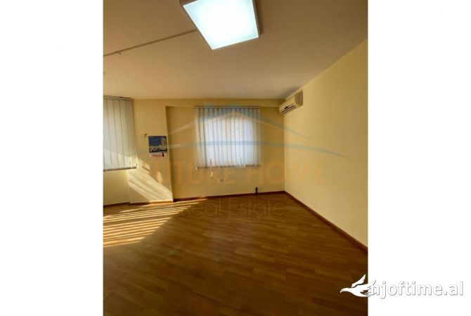 Ambient biznesi me qera 3+1 ne Tirane - 650 Euro