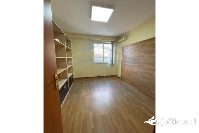 Qira Ambient Biznesi Rruga e Barrikadave