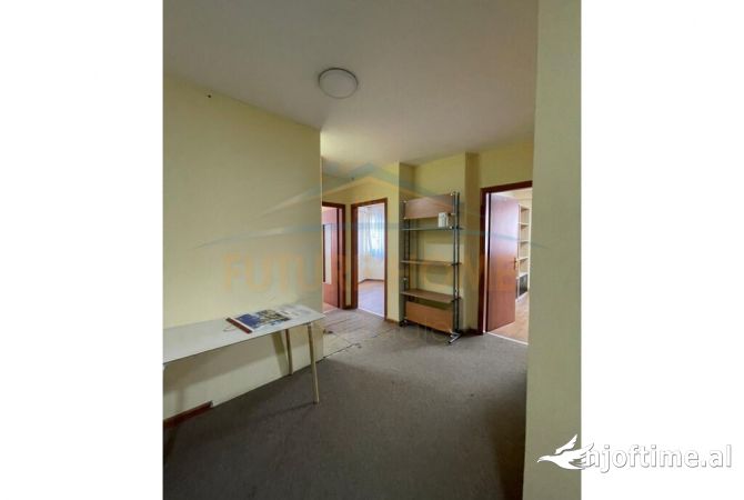 Qira Ambient Biznesi Rruga e Barrikadave