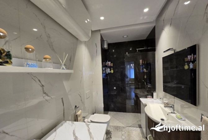 Shtepi ne shitje Apartament ne Tirane, 2+1, Mobilimi E mobiluar, Pagesa 300,000  Euro.