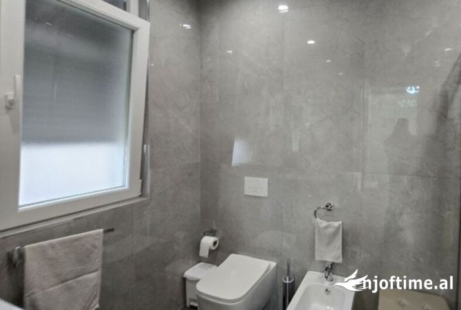 Shtepi ne shitje Apartament ne Tirane, 2+1, Mobilimi E mobiluar, Pagesa 280,000  Euro.