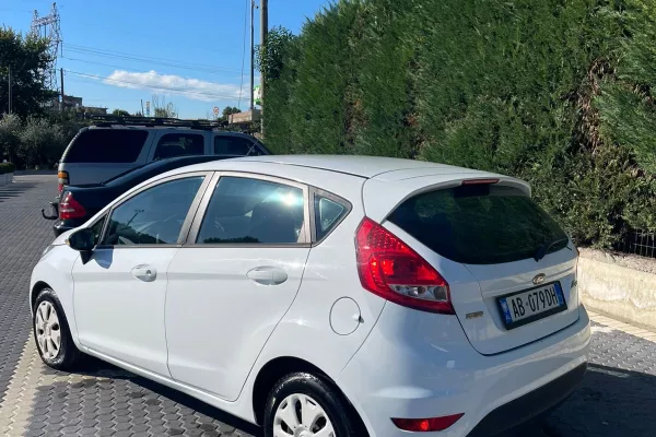 Cars for sale in Durres - 3,800 Euro
