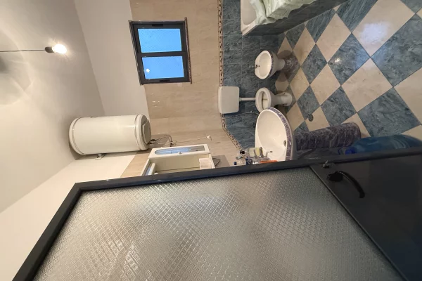 Shtepi ne shitje Shtepi Private ne Durres, 6+1, Mobilimi E mobiluar, Pagesa 140,000  Euro.