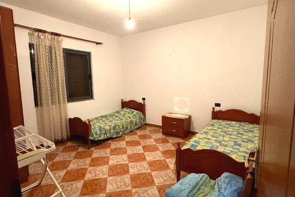 Shtepi ne shitje Duplex(shtepi me 2 kate) ne Durres, 2+1, Mobilimi E mobiluar, Pagesa 140,000  Euro.