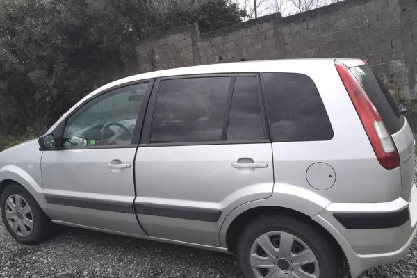 Cars for sale in Durres - 3,200 Euro