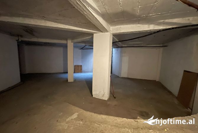 Ambient biznesi me qera 4+1 ne Tirane - 600 Euro