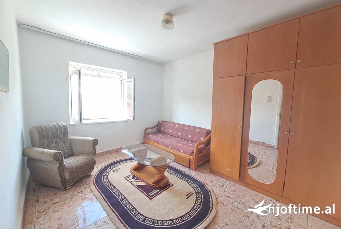 Shtepi me qera Apartament ne Korce, 1+1, Mobilimi E mobiluar, Pagesa 16,000  Leke.