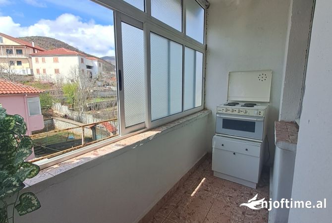 Shtepi me qera Apartament ne Korce, 1+1, Mobilimi E mobiluar, Pagesa 16,000  Leke.