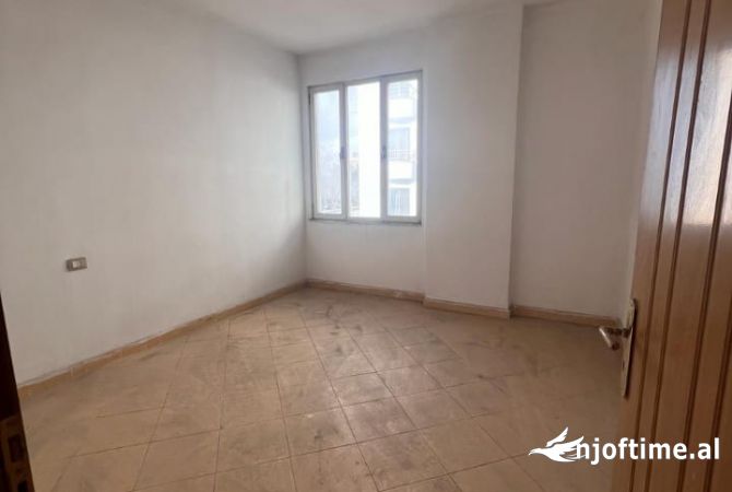 Shtepi me qera 2+1 ne Tirane - 250 Euro