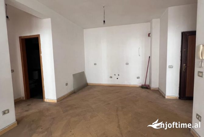 Shtepi me qera 2+1 ne Tirane - 250 Euro