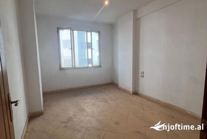 Shtepi me qera 2+1 ne Tirane - 250 Euro
