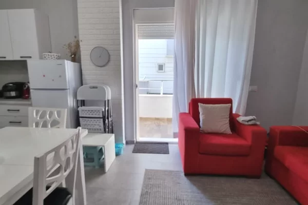 Shtepi me qera 1+1 ne Durres - 350 Euro