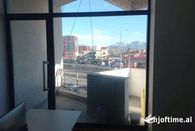 Ambient biznesi me qera 1+1 ne Tirane - 20,000 Leke