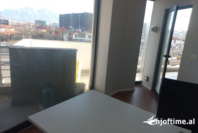 Ambient biznesi me qera 1+1 ne Tirane - 20,000 Leke