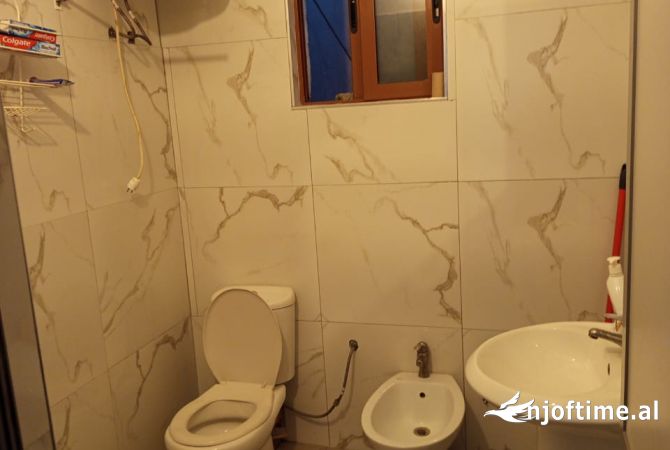 Shtepi me qera Apartament ne Tirane, 1+1, Mobilimi E mobiluar, Pagesa 270  Euro.