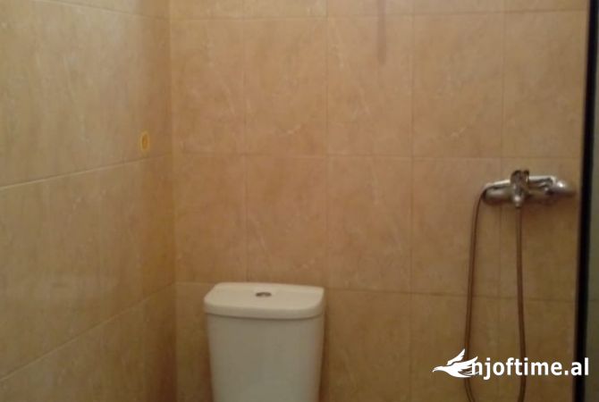 Shtepi me qera Apartament ne Tirane, Garsoniere, Mobilimi E mobiluar, Pagesa 20,000  Leke.