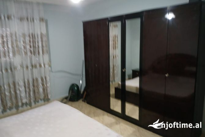 Shtepi me qera Apartament ne Tirane, 2+1, Mobilimi E mobiluar, Pagesa 40,000  Leke.