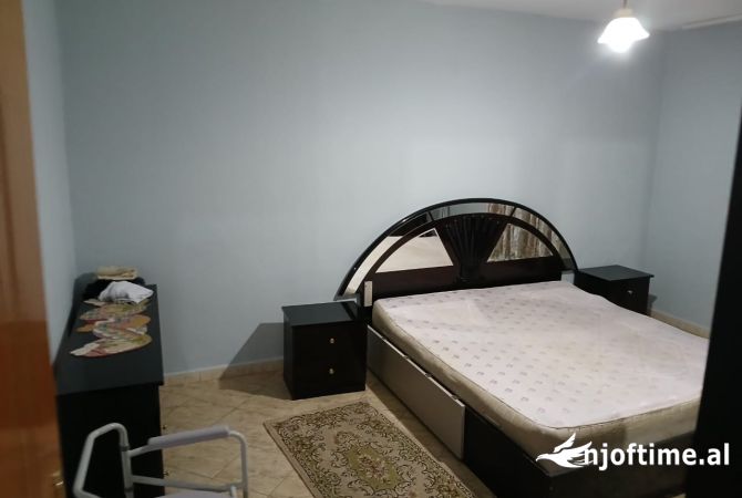 Shtepi me qera Apartament ne Tirane, 2+1, Mobilimi E mobiluar, Pagesa 40,000  Leke.